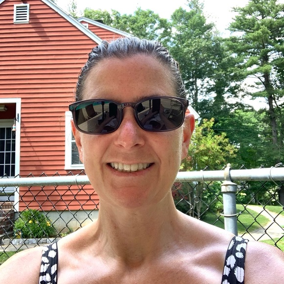 Meet your Posher, Karen - Picture 2 of 2